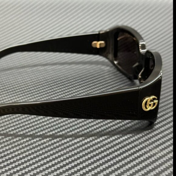 NEW Gucci GG Women\'s Gold Emblem Sunglasses